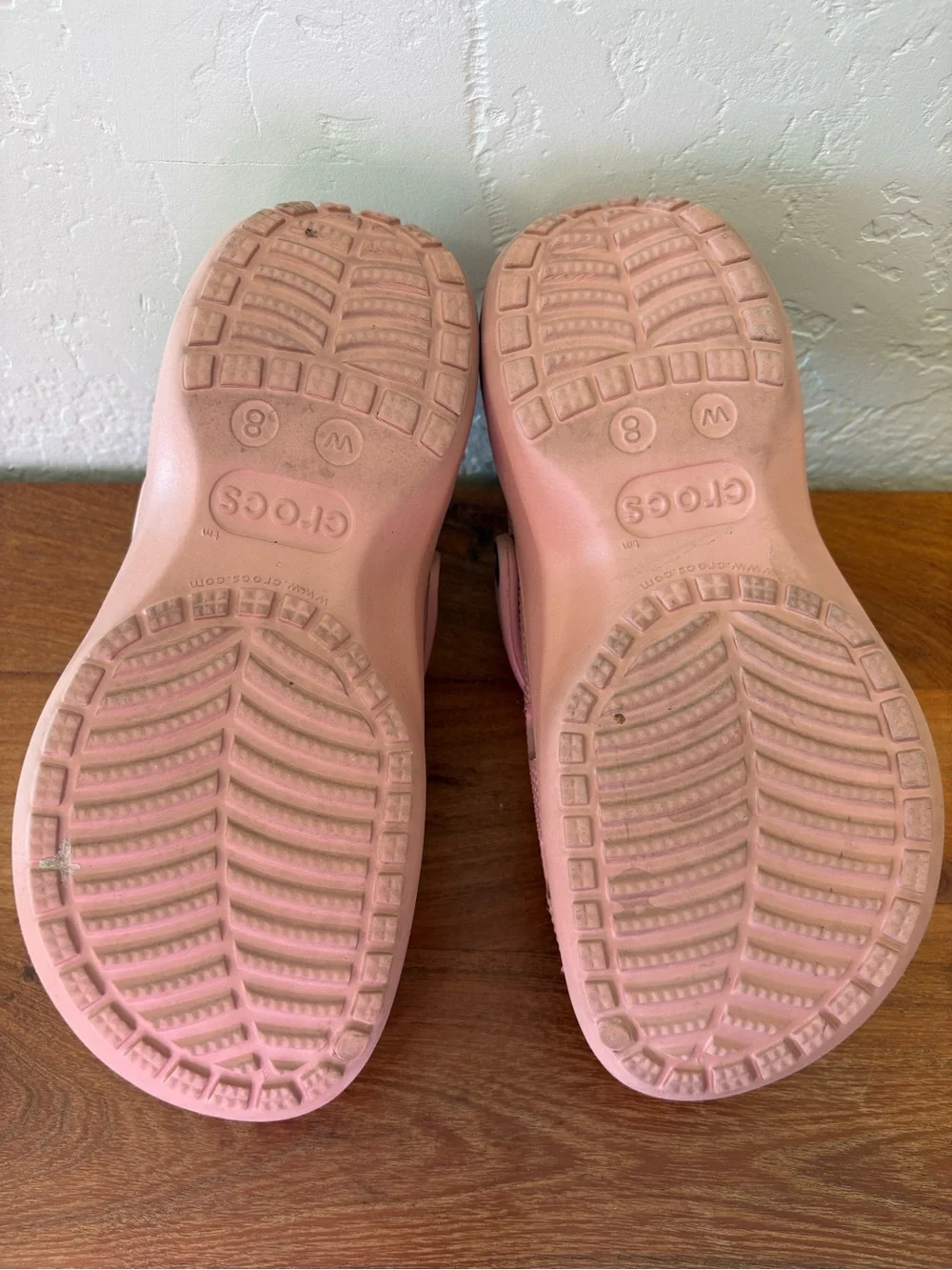 Crocs classic platform clogs in pale blush size 8